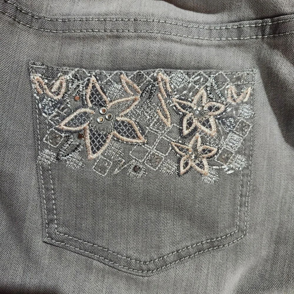C J Banks Barely Boot Womens Gray Jeans Size 14W Embroidered NWT - Picture 3 of 7